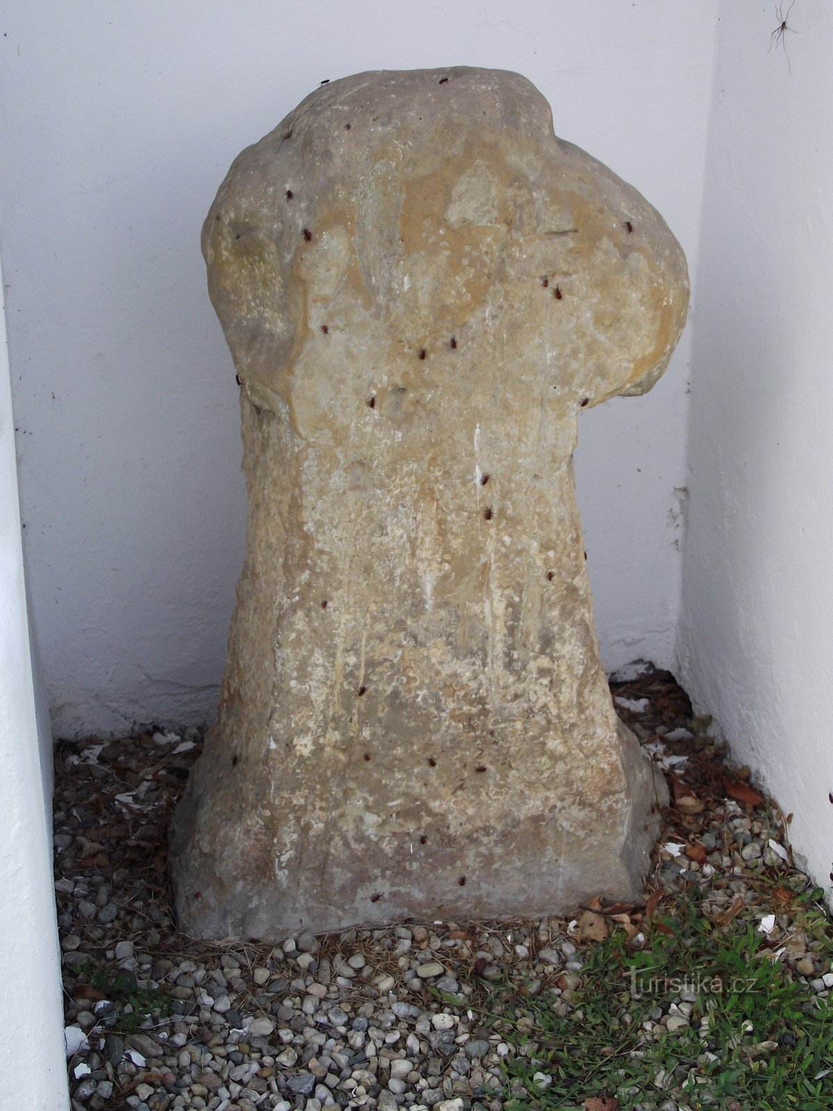 Senička (distrito OL) - cruz de reconciliación