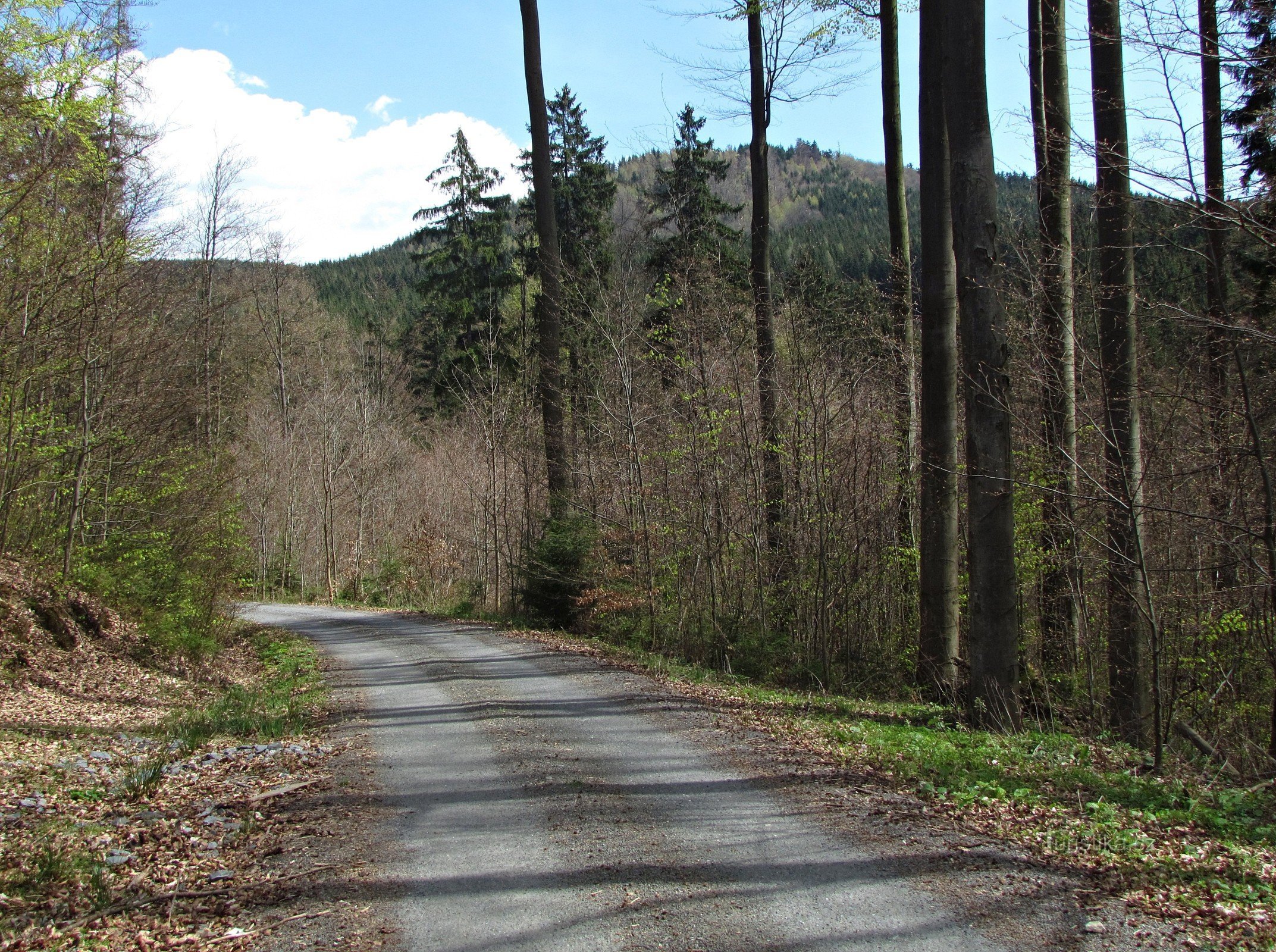 descenso de Maliník, frente a Hrubý kámen