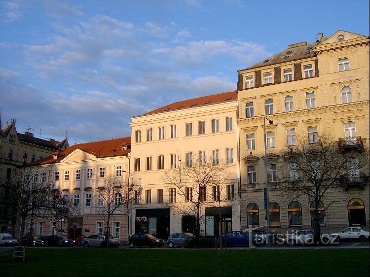 Nordost om torget