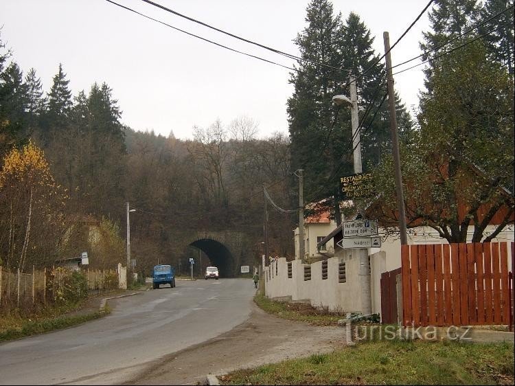 North-west - view of the railway line: On the green with a north-westerly direction enough