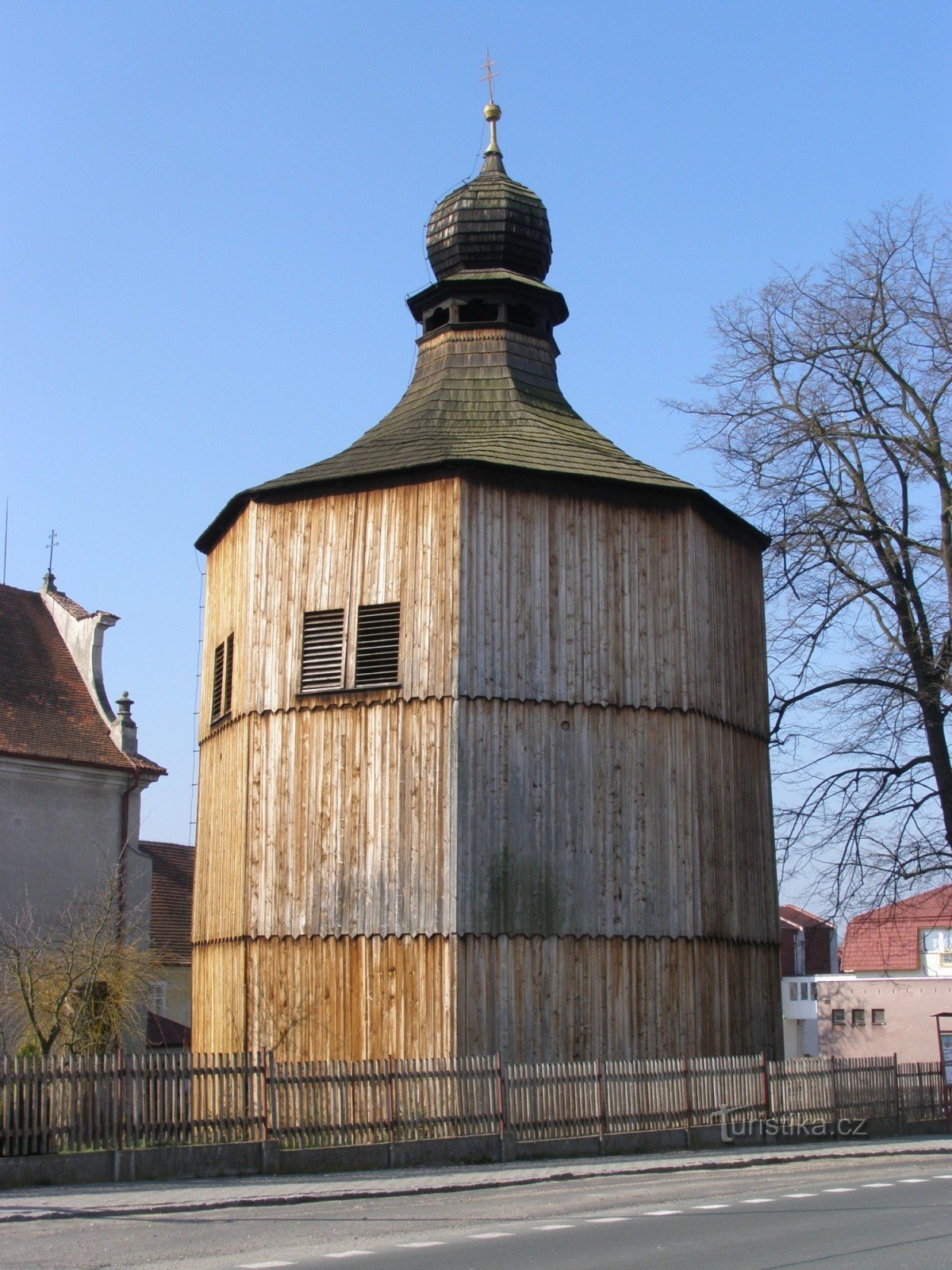 Сеземице - деревянная колокольня
