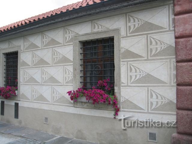 Sgraffito în exteriorul castelului din față