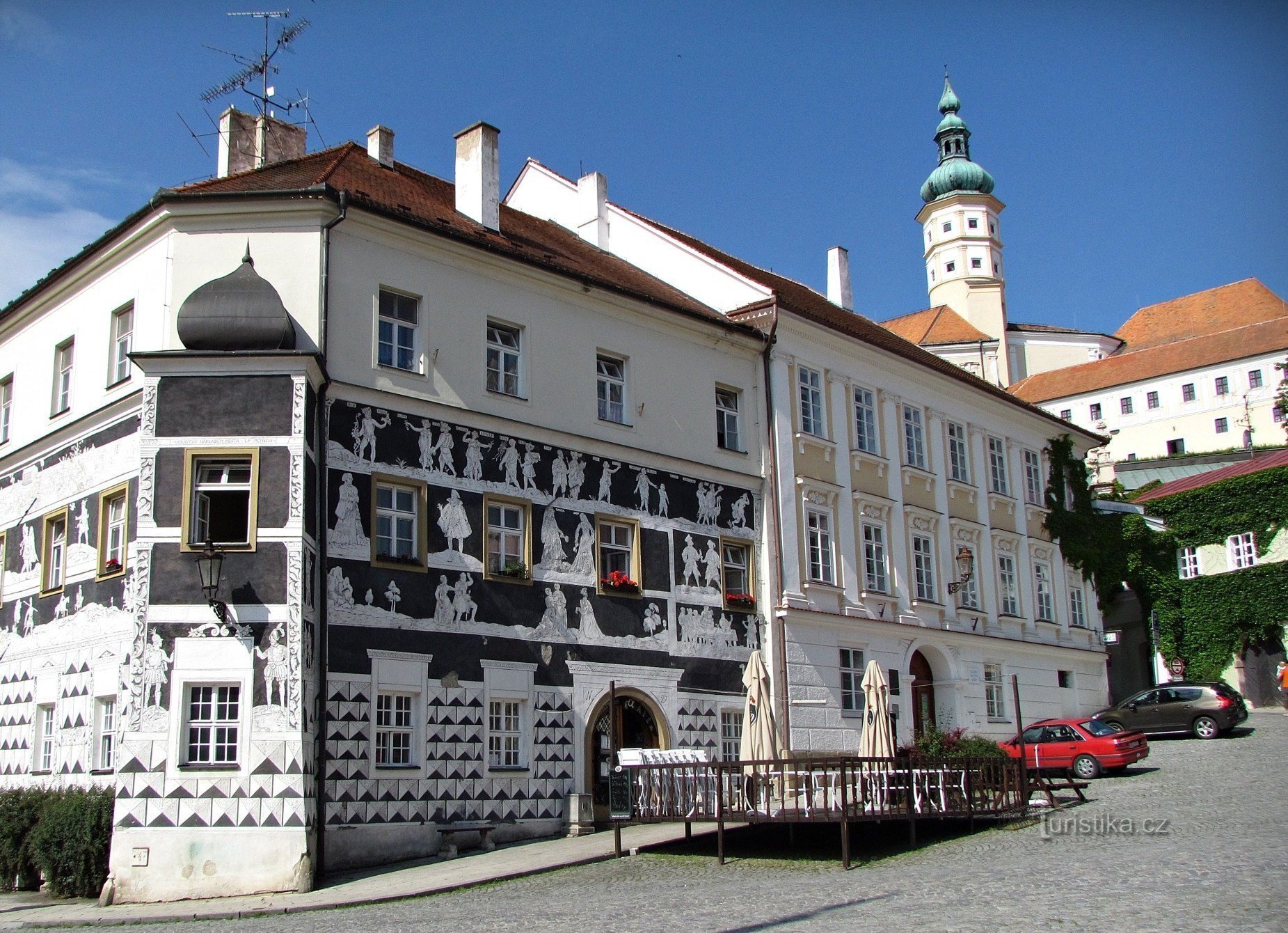 La casa esgrafiada U Rytířů en la plaza de Mikulov