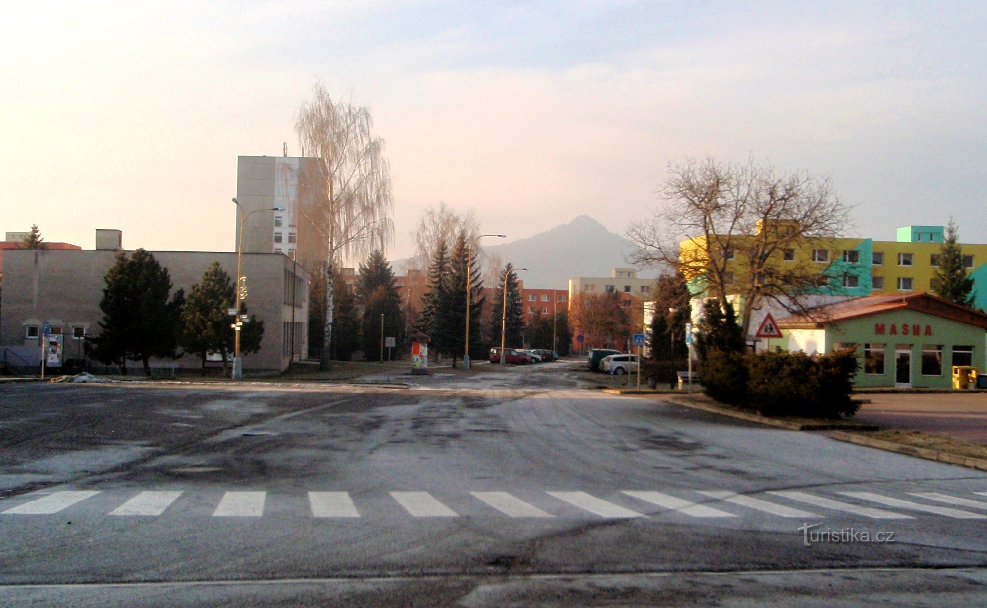 Complexul de locuințe, Ralsko în fundal