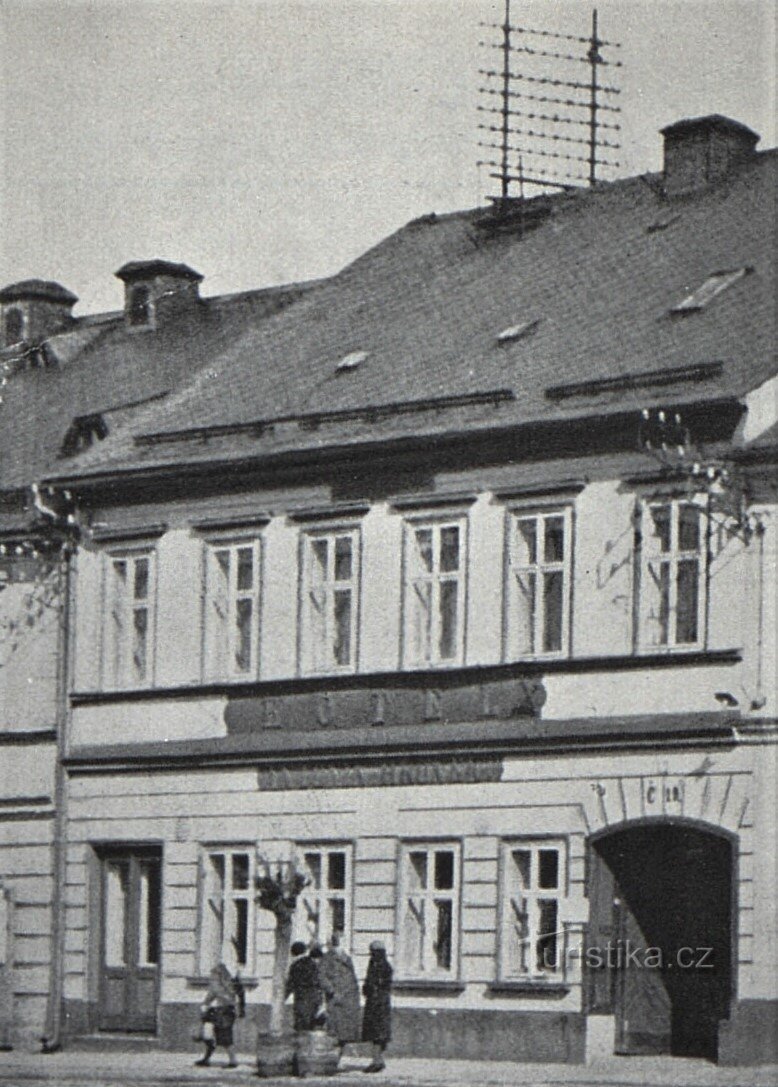 Huvudkontor för District Economic Savings Bank i Česká Skalica 1931