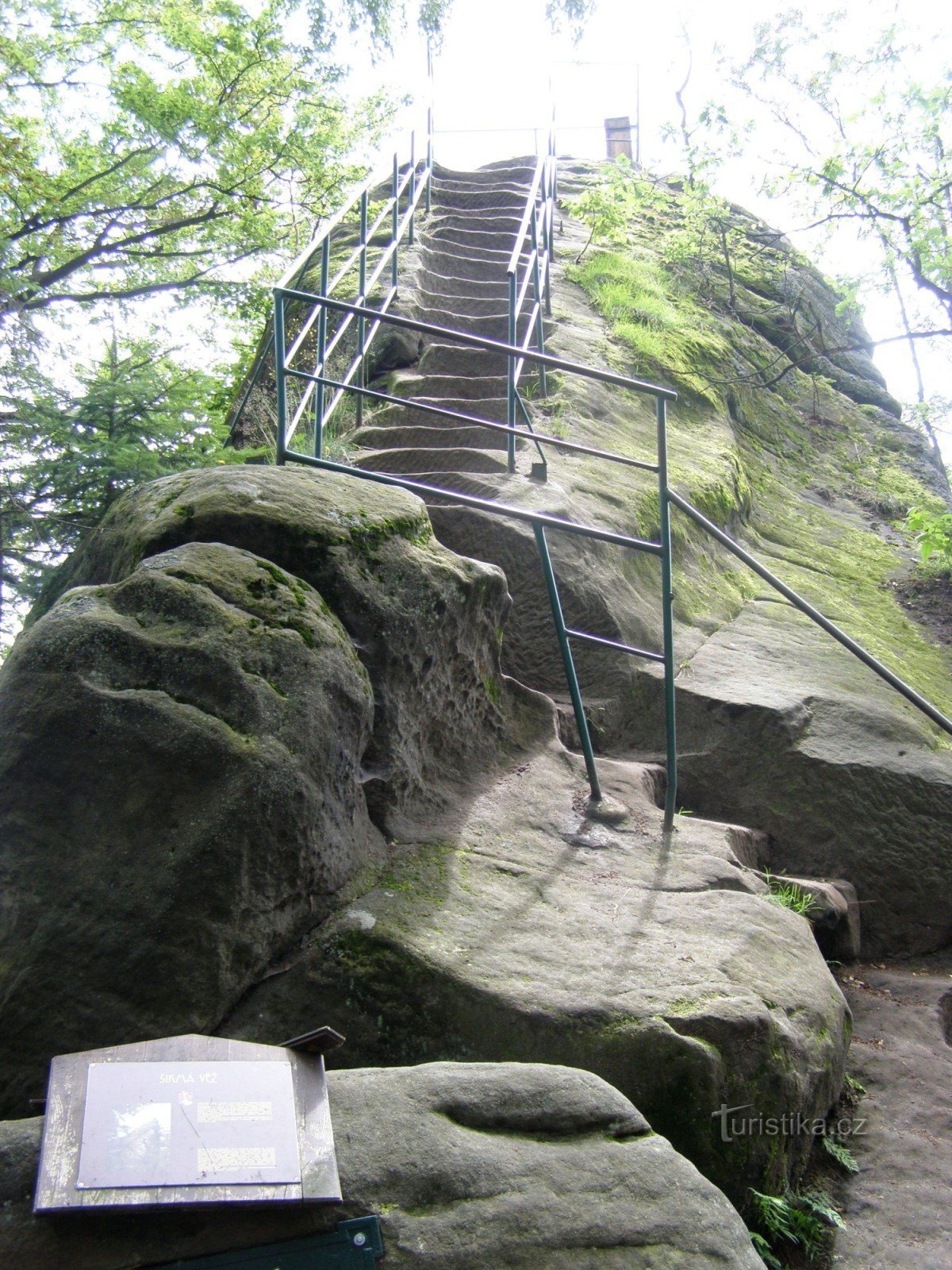 Tour penchée - Point de vue de Vítka