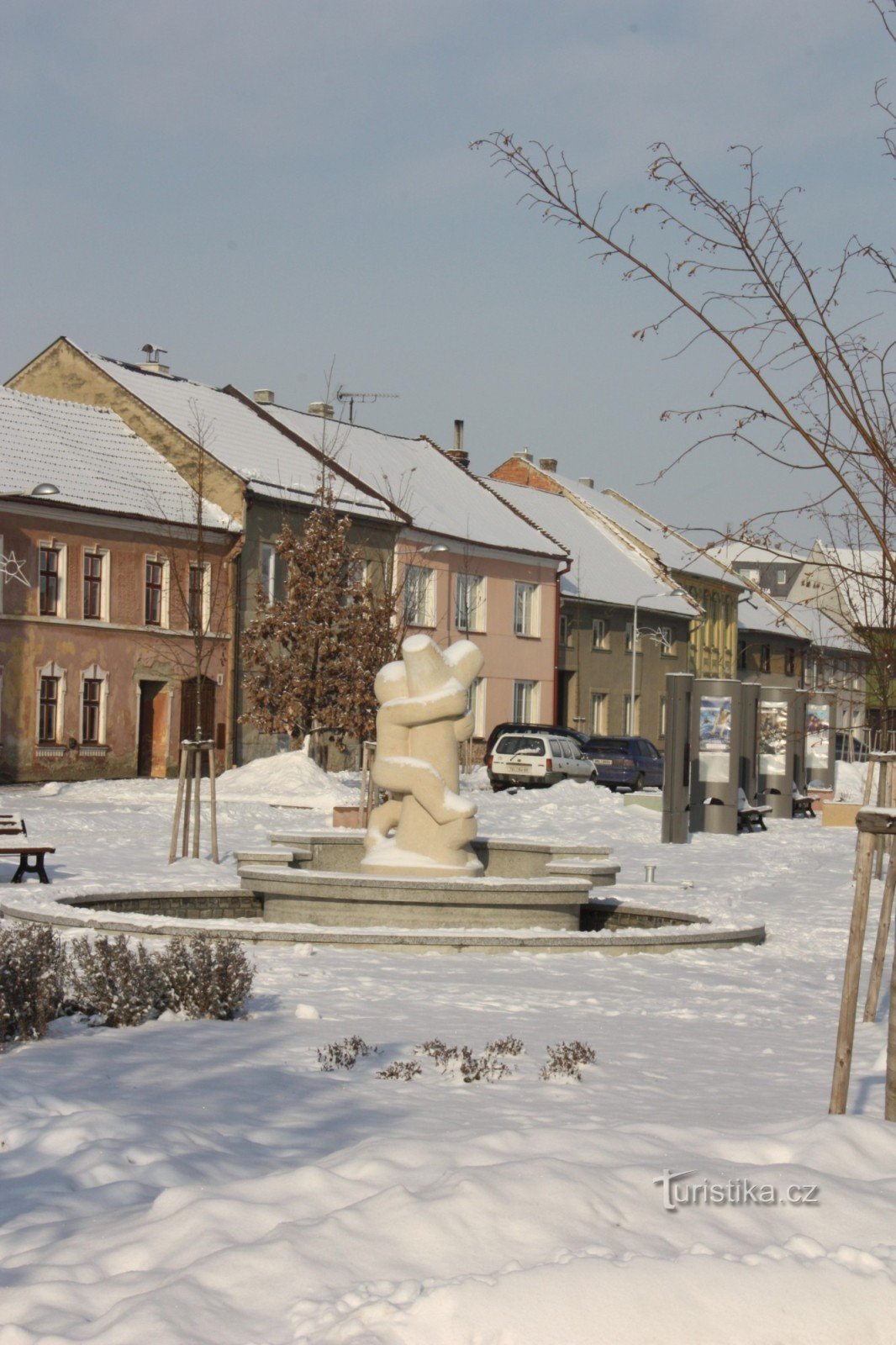 Een truc bij de fontein in Němčice