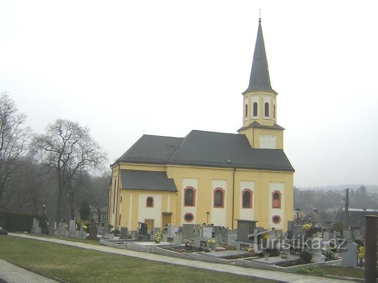 Šilheřovice - kerk en begraafplaats