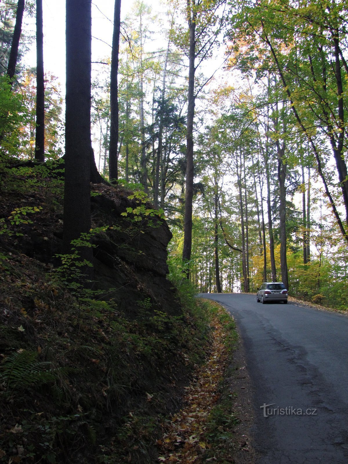 Von Nové Malín steil ansteigende Straße