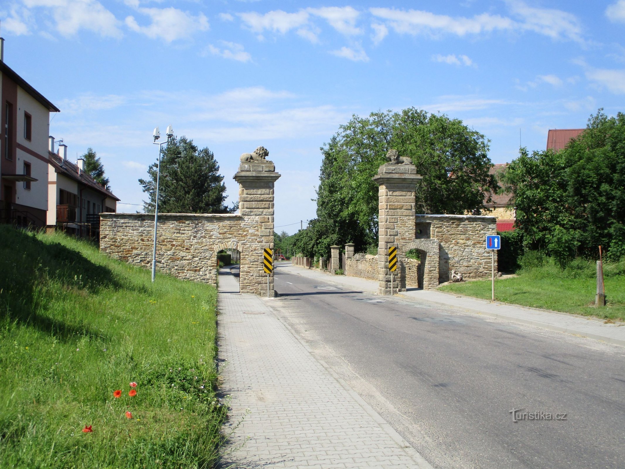 Silniční brána (Nahořany, 19.6.2019)