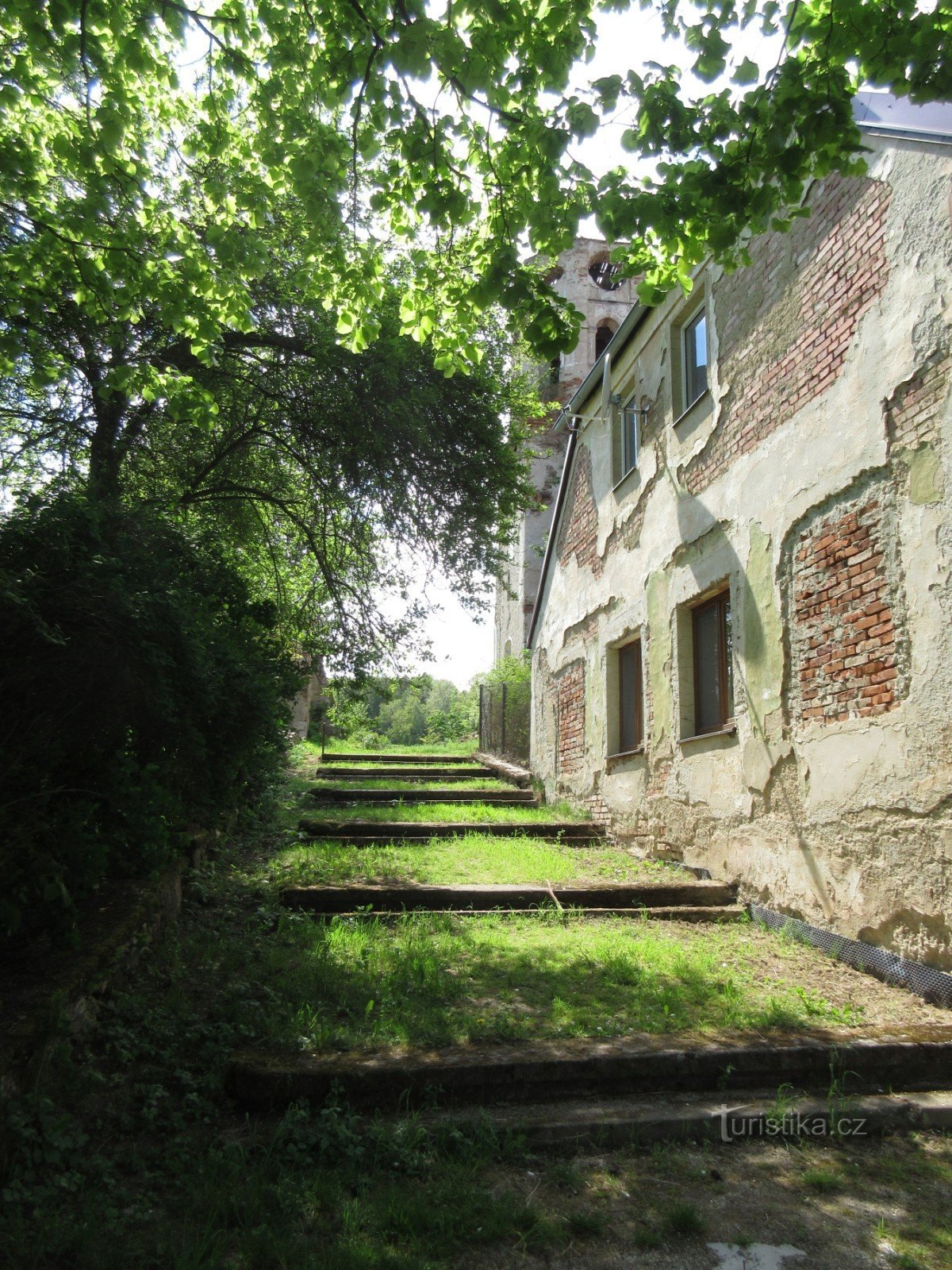 Šitboř - les ruines d'une église