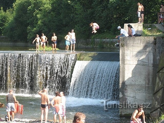 Vom Wehr springen