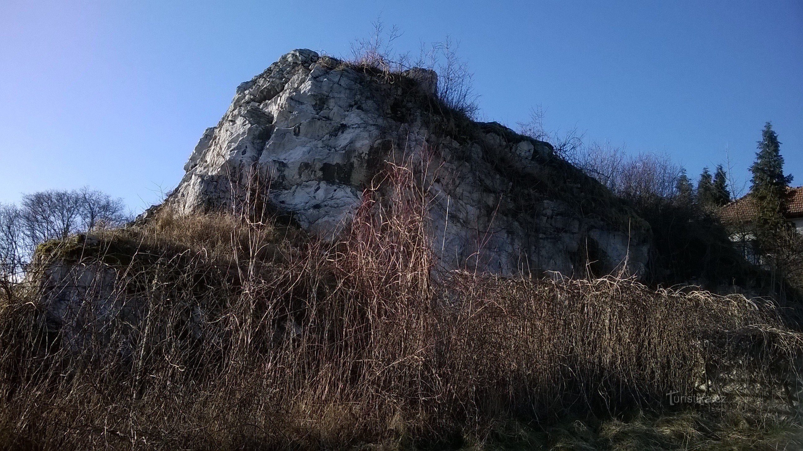 Felsen über dem Tal