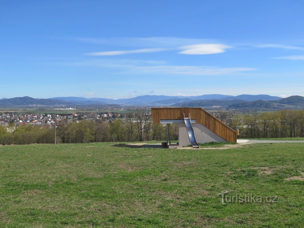 Skalička (Zábřeh) – Colina Humenec e miradouro com escorrega