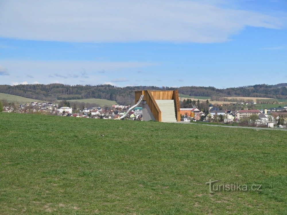 Skalička (Zábřeh) – Humenec の丘と滑り台のある展望台