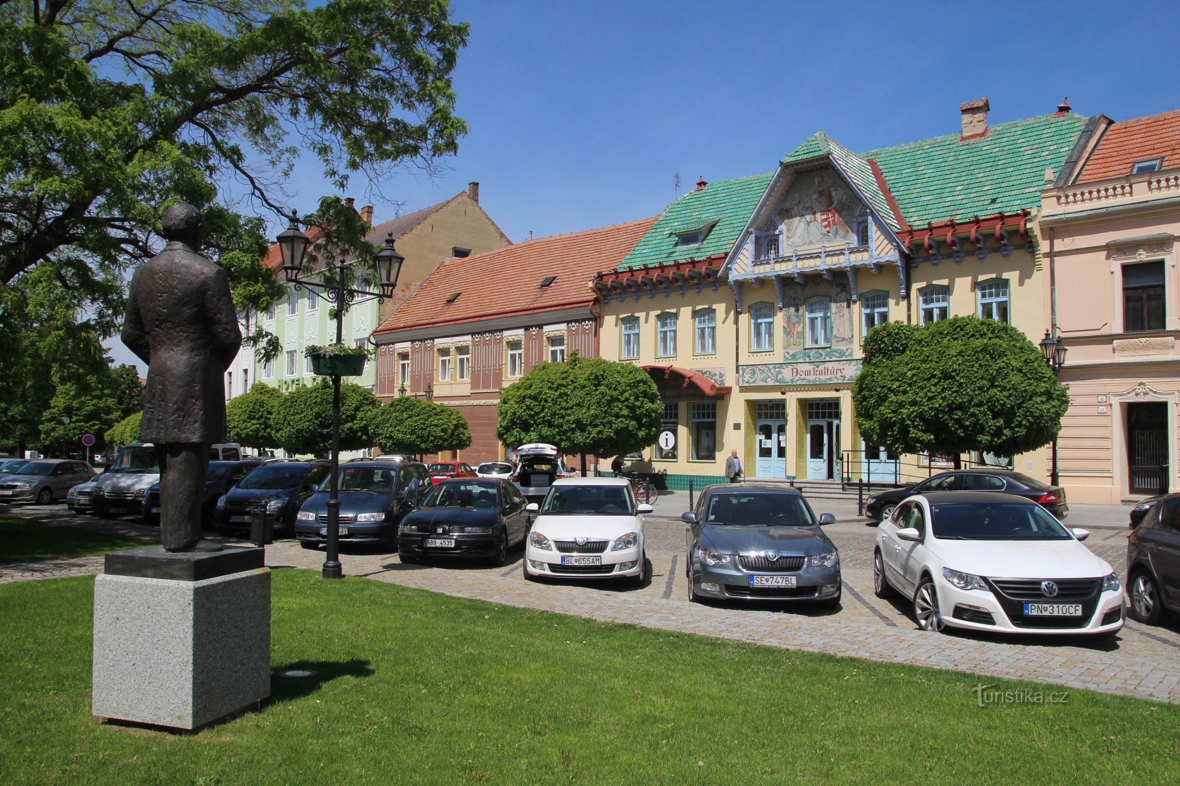 Skalickýs kulturhus på torget