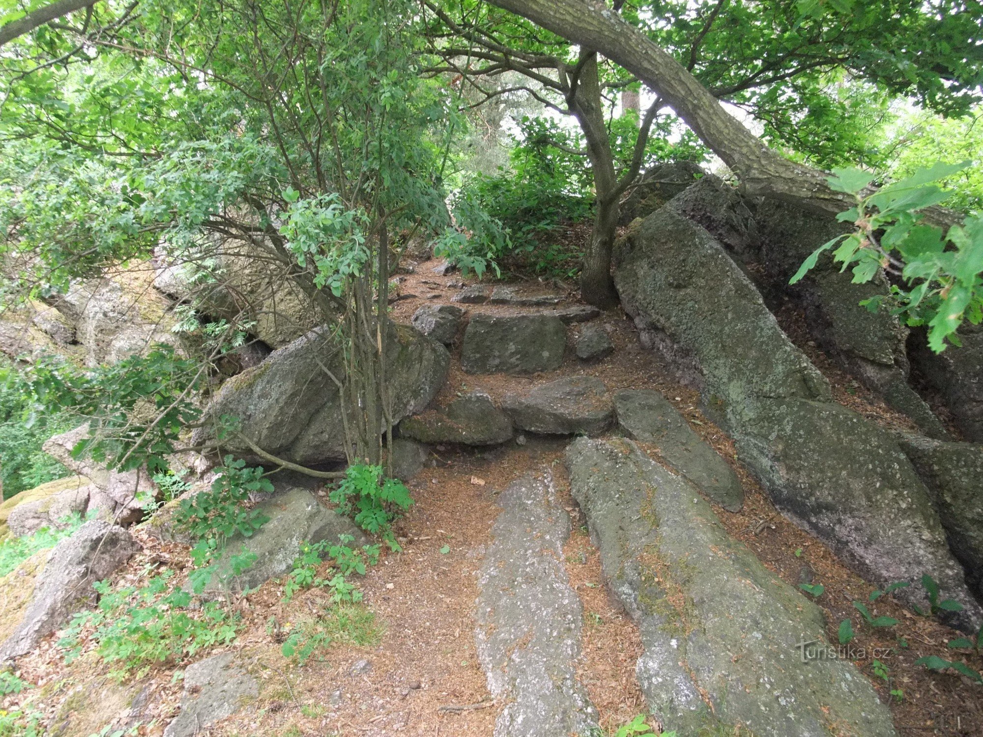 Rocce alla cava di Babí