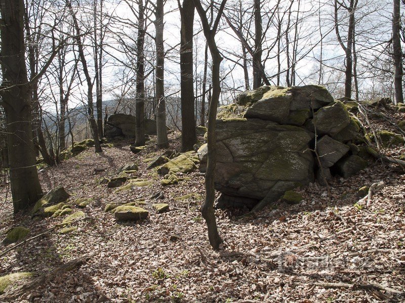 Oben Felsen und Felsbrocken