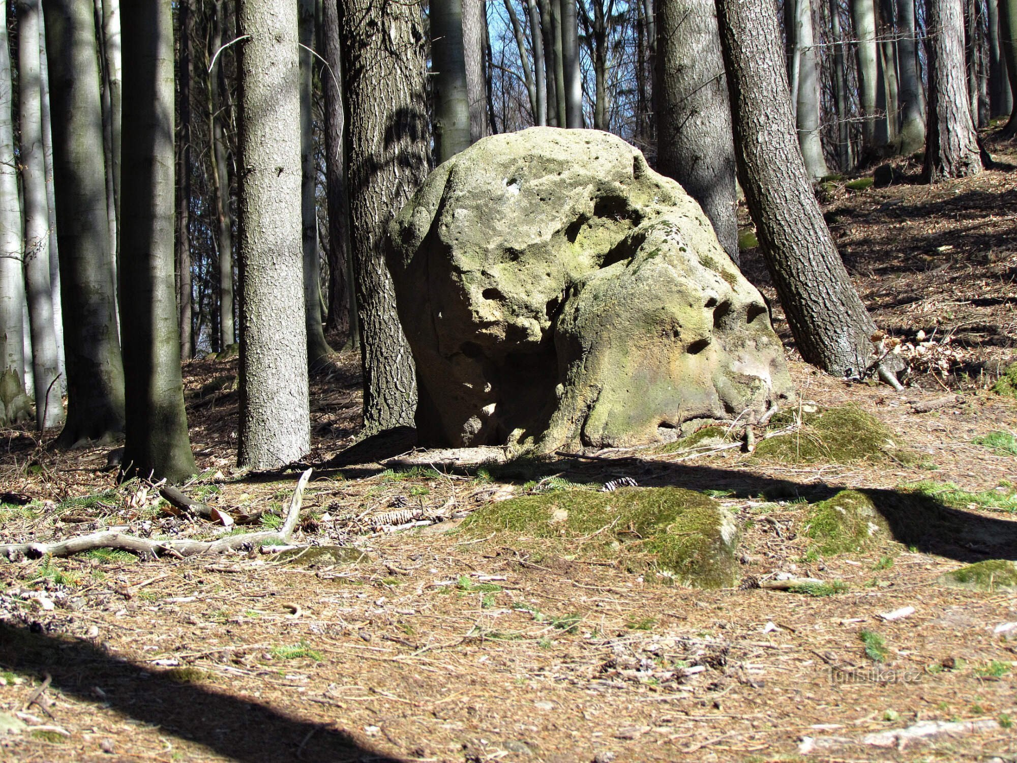 Una franja rocosa en las estribaciones de Rýsov