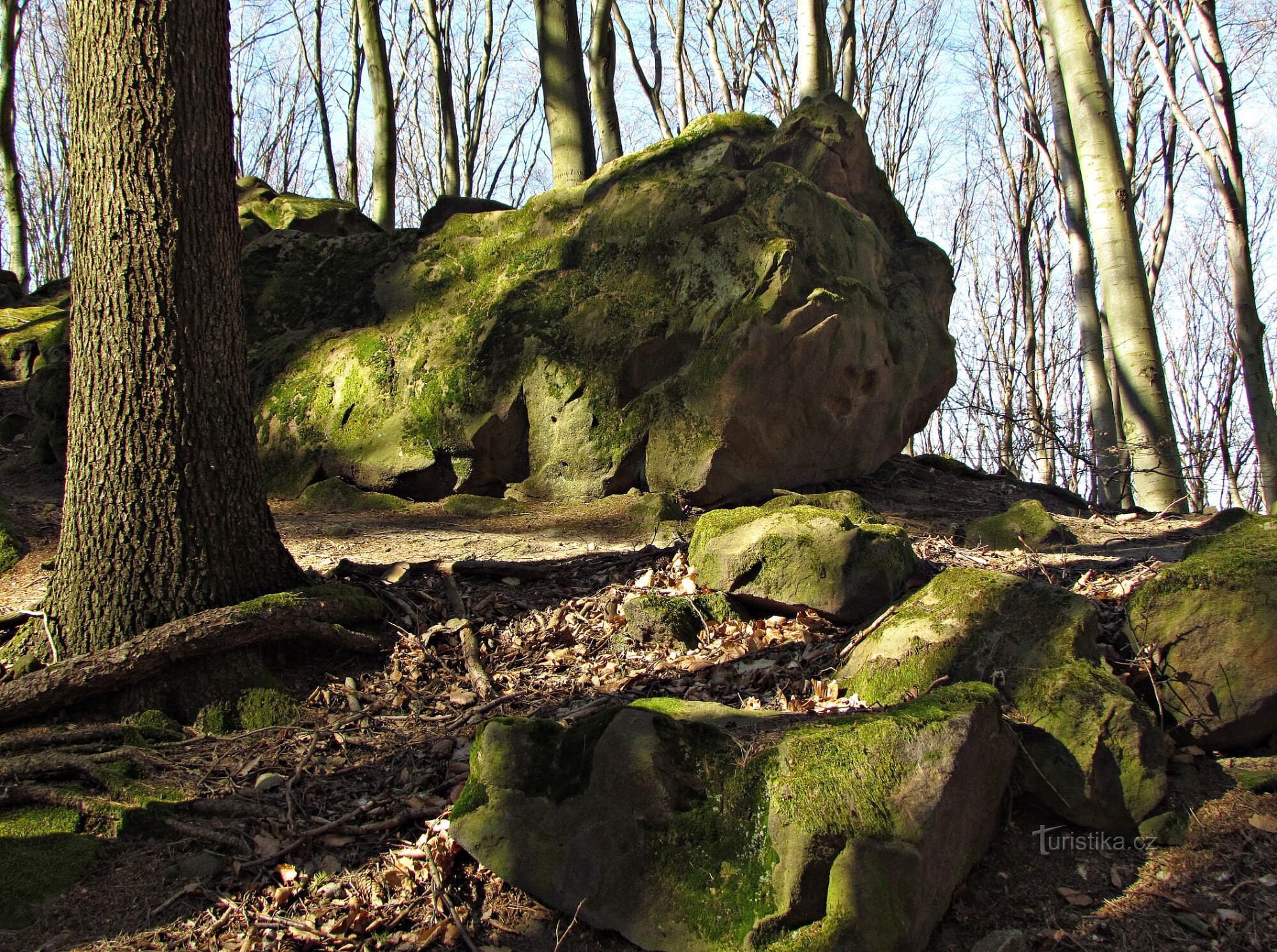 Una striscia rocciosa ai piedi di Rýsov