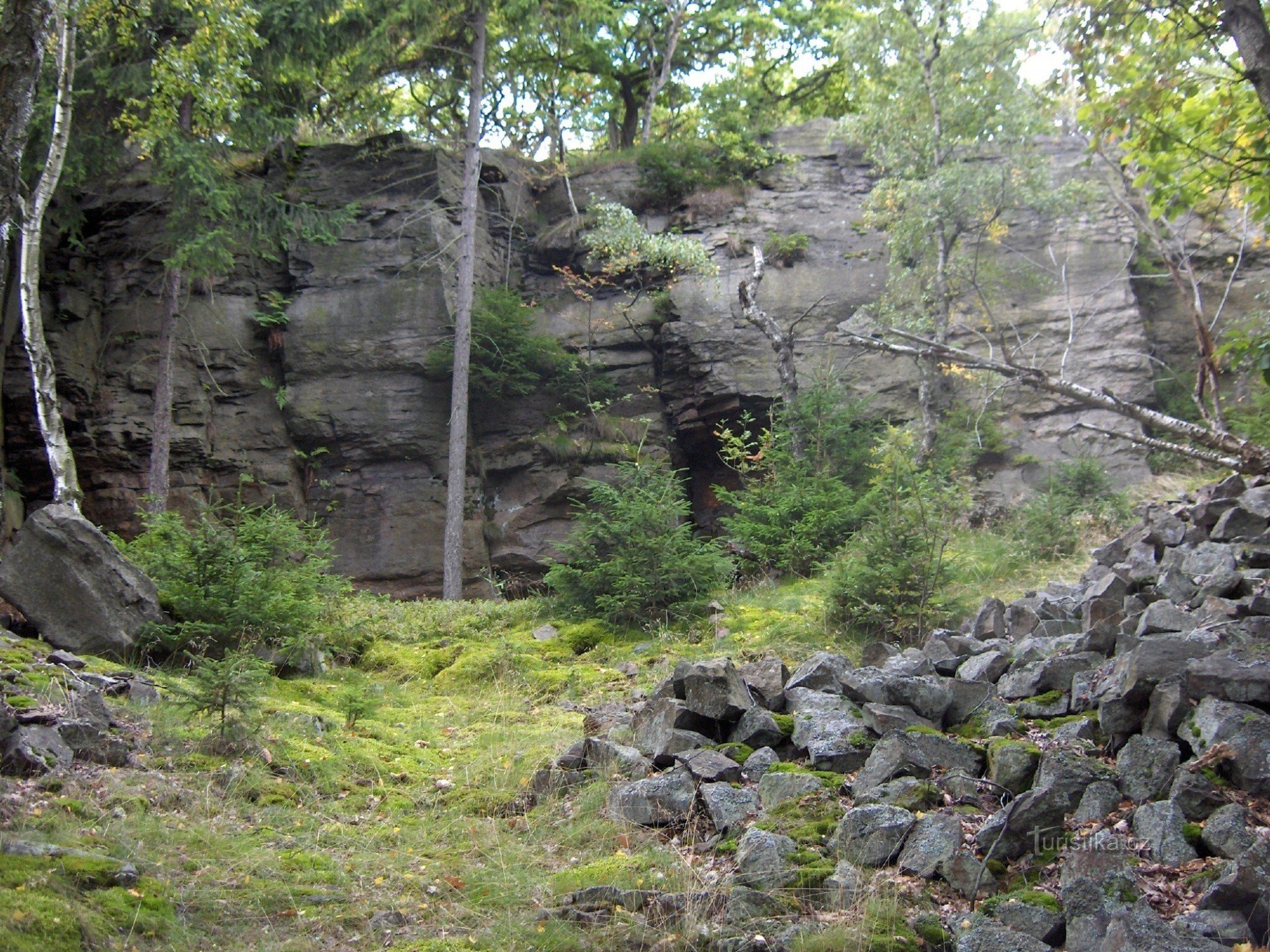 岩石壁垒