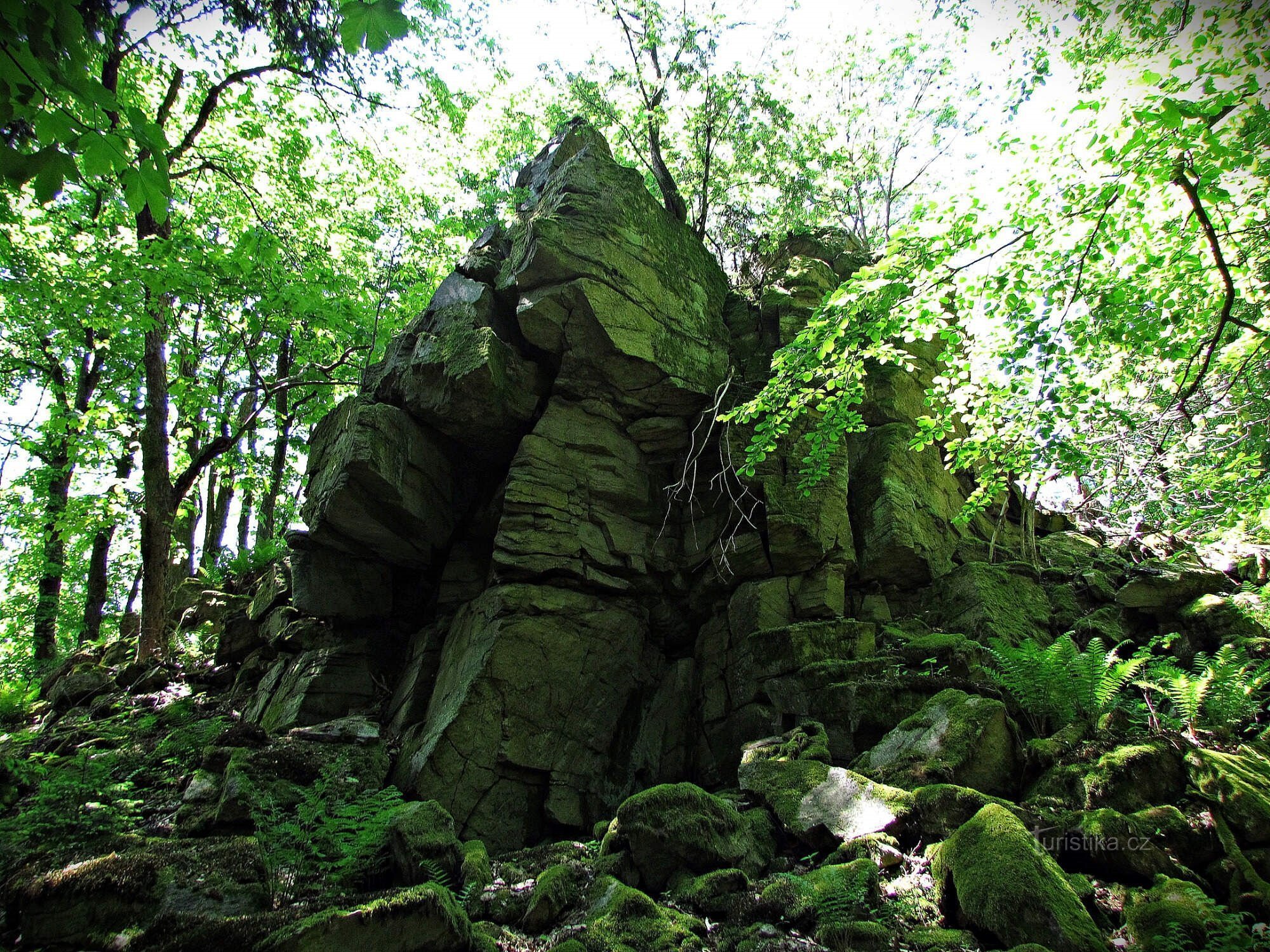 シコラの岩峰