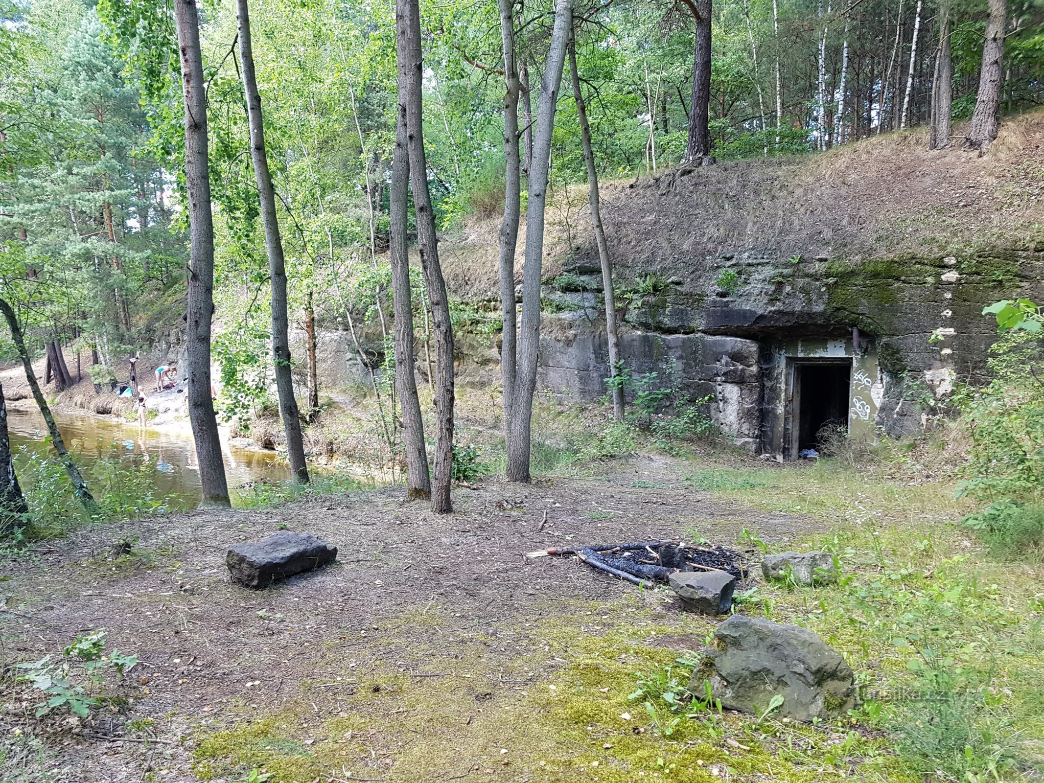 Roccia piatta - resti di estrazione di sabbia