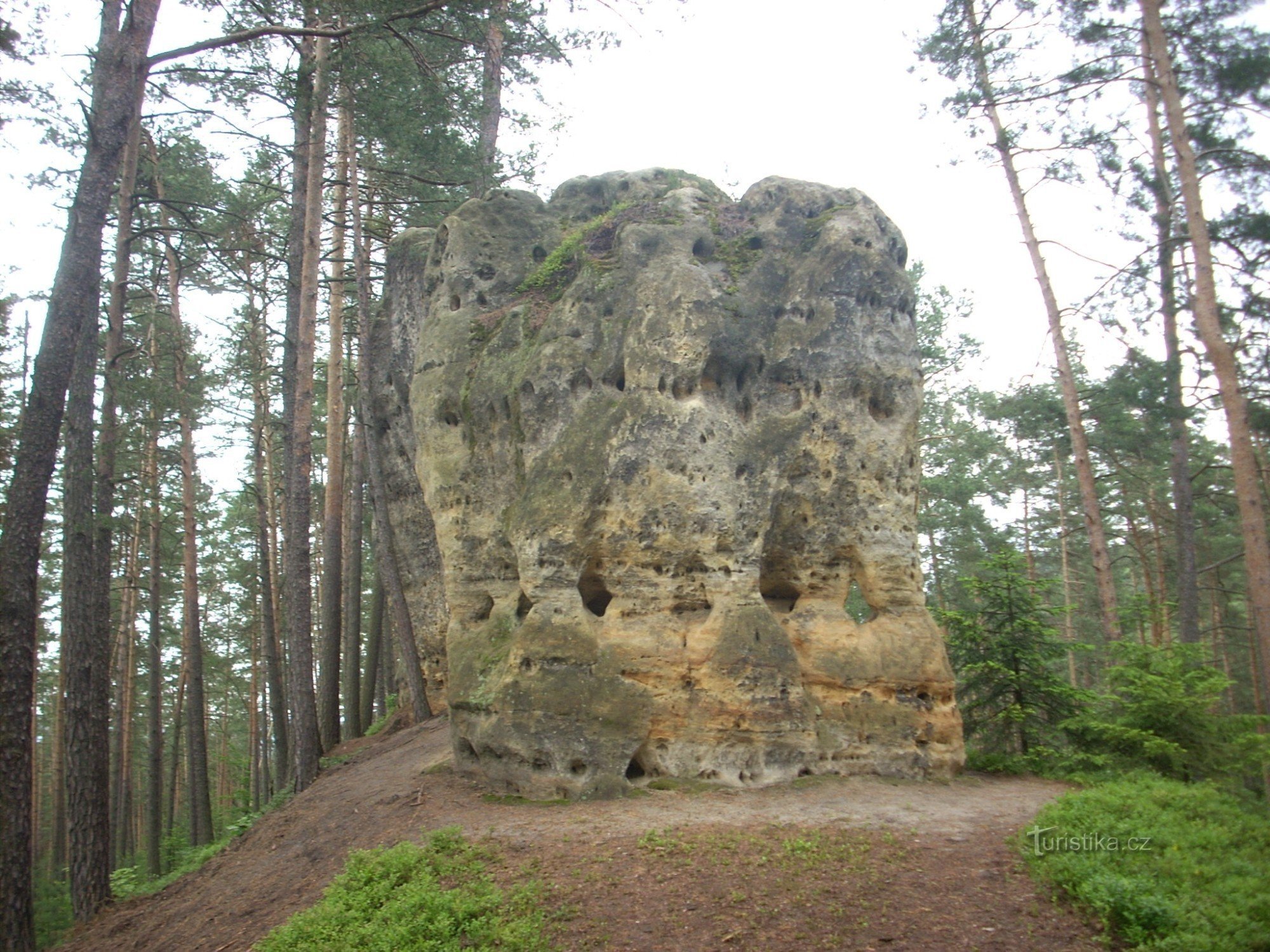 Skalní divadlo zboku