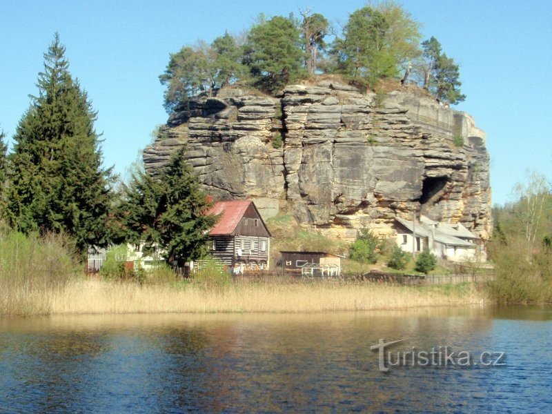 Скельний замок і скит