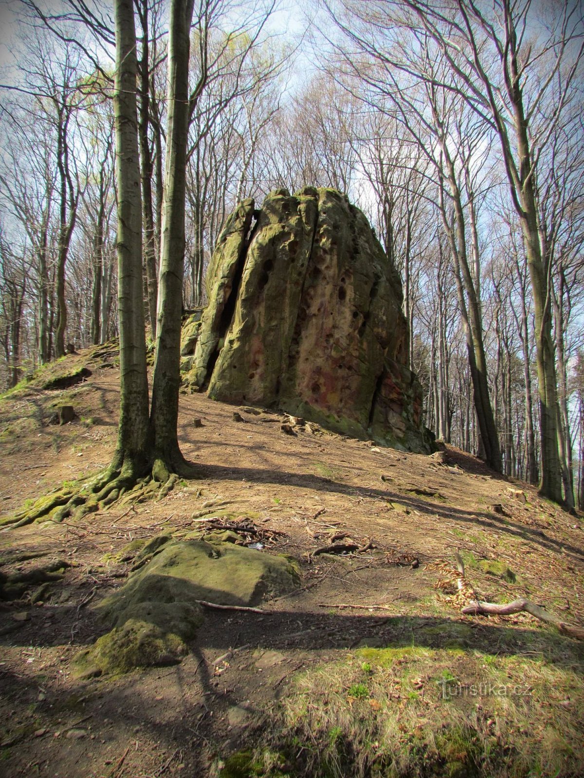 Castelo de pedra e castelo pré-histórico em Rýsov