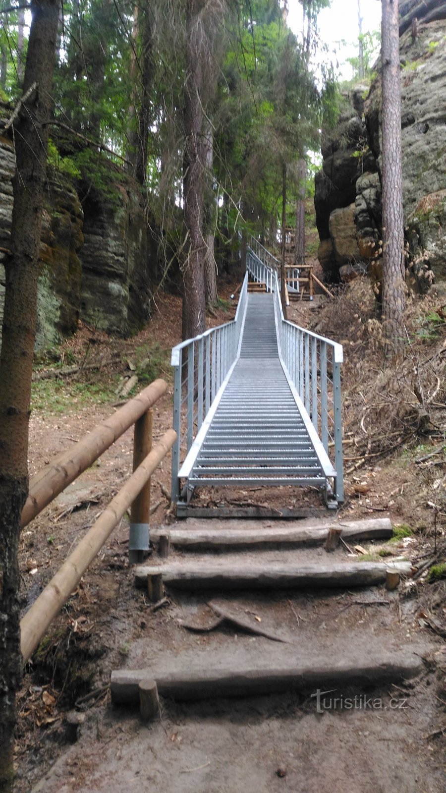 Lâu đài đá Falkenstein.