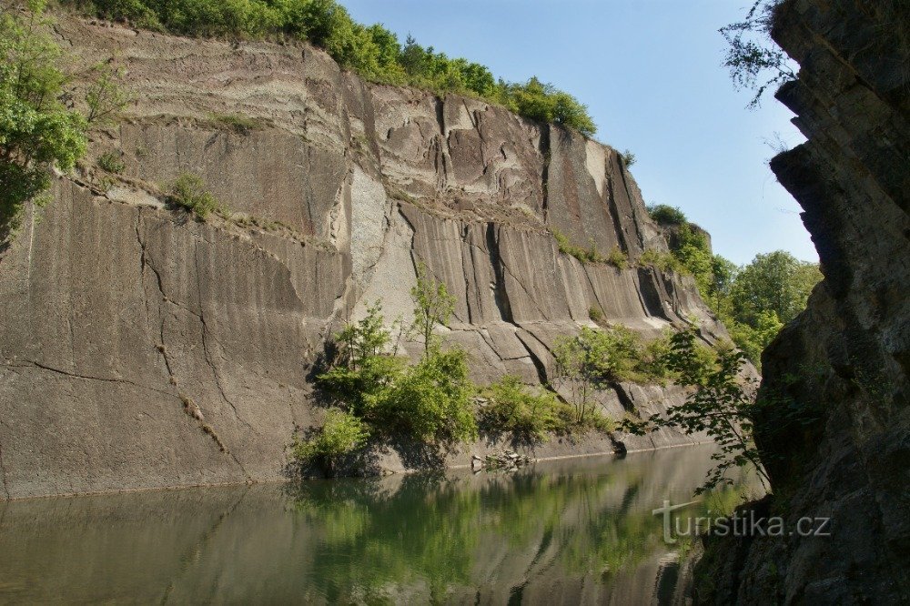 Skalno jezero v Prokopské údolí (Praga - Hlubočepy)