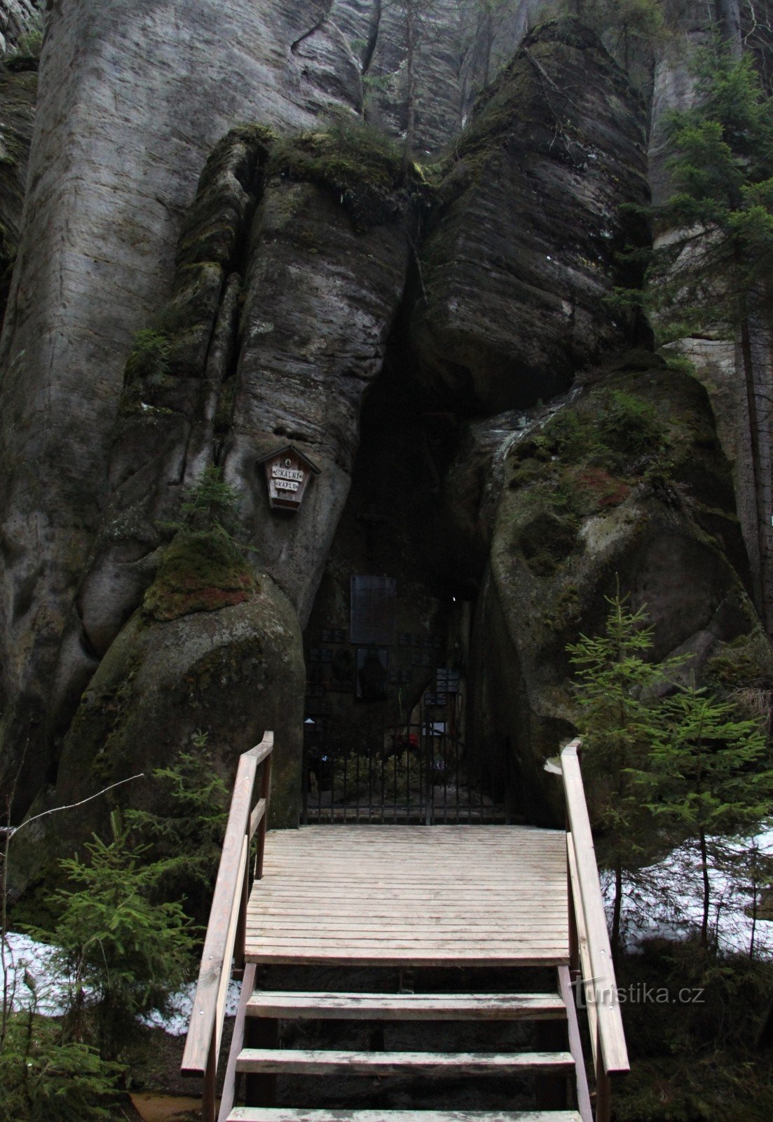 Chapelle rocheuse