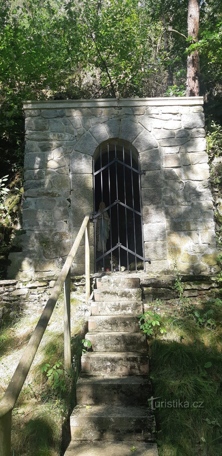 Chapelle rupestre Notre-Dame de Lourdes