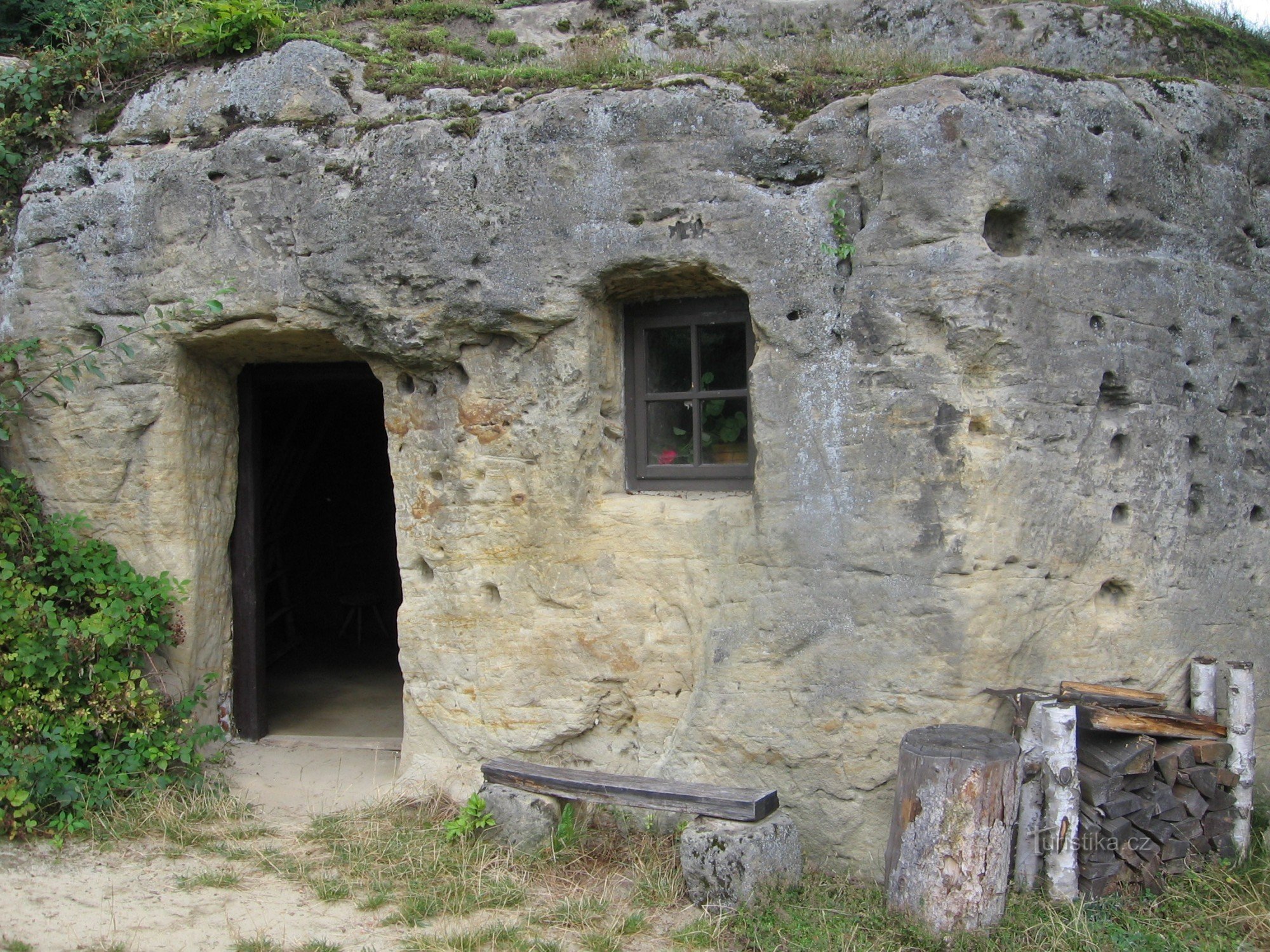 Rock dwelling Zderaz