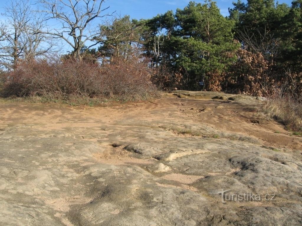 rocky plateau of the castle Čap