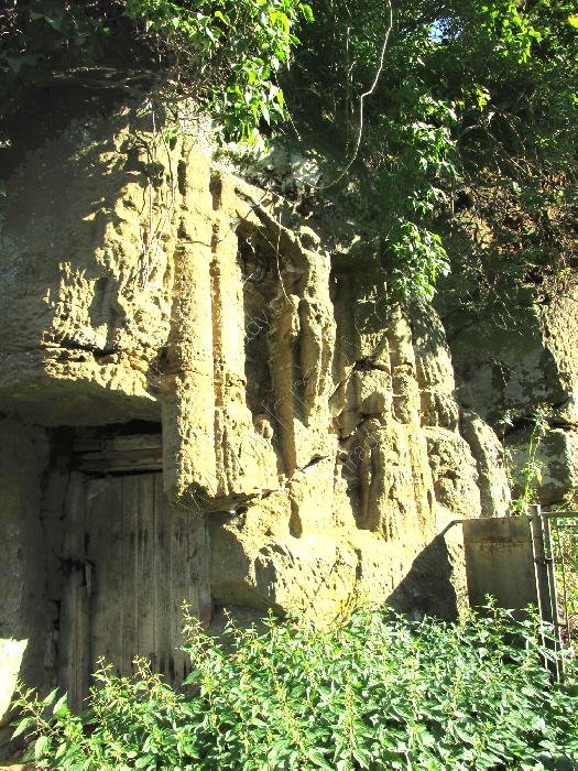 skalní reliéf Ukřižování