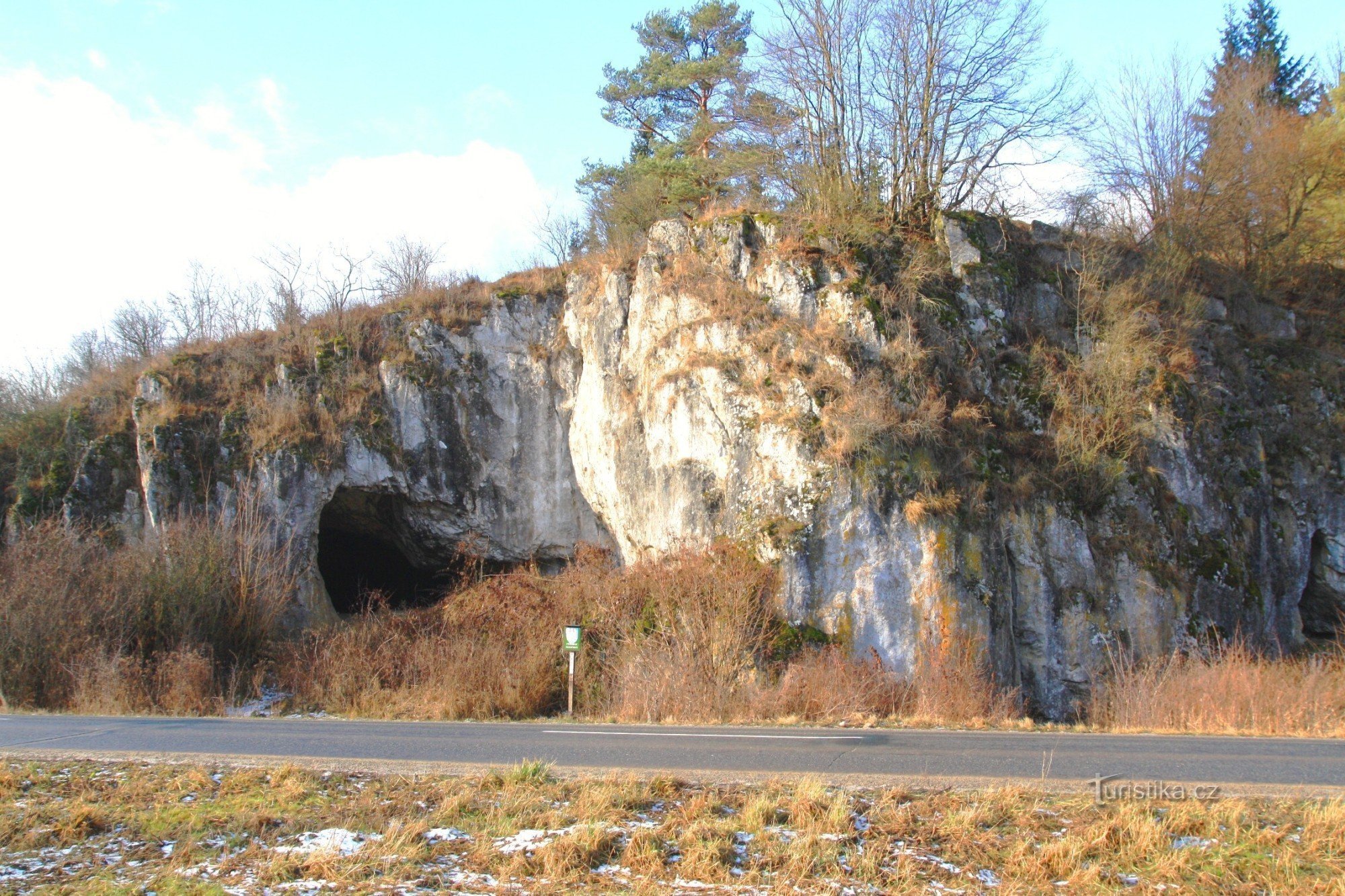 Vintoky rock wall