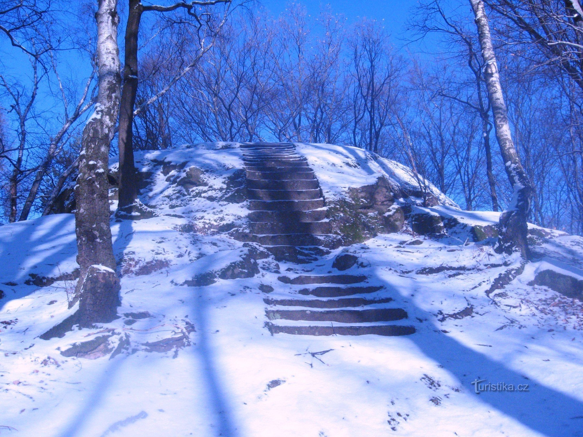 Mladcov 山的岩层