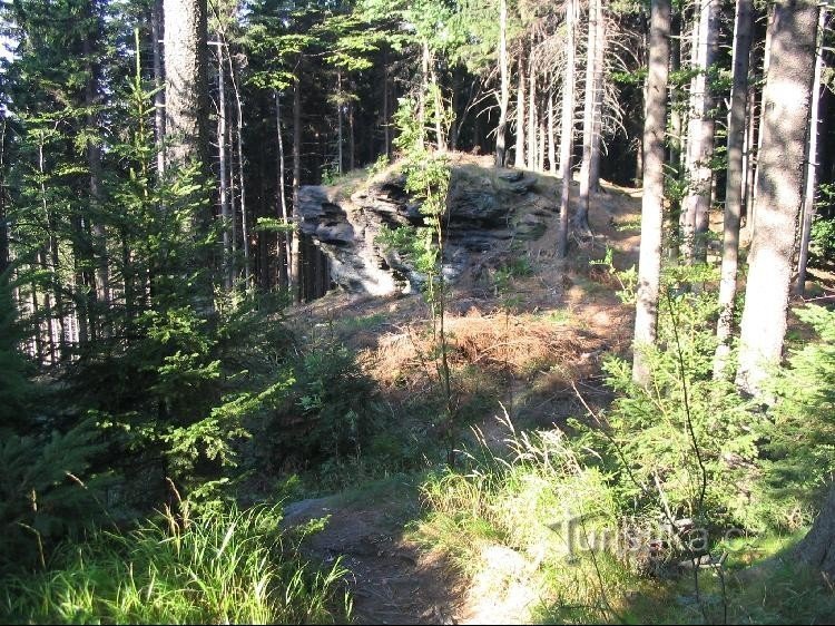 Skalní útvary po cestě od Hřebene