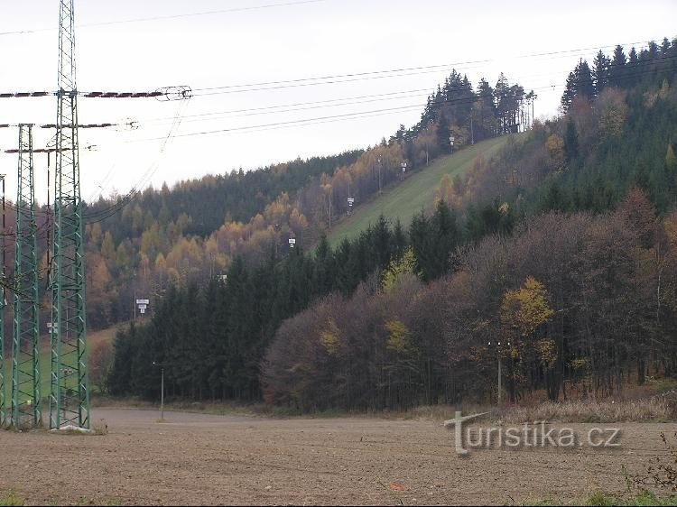 岩山：岩山