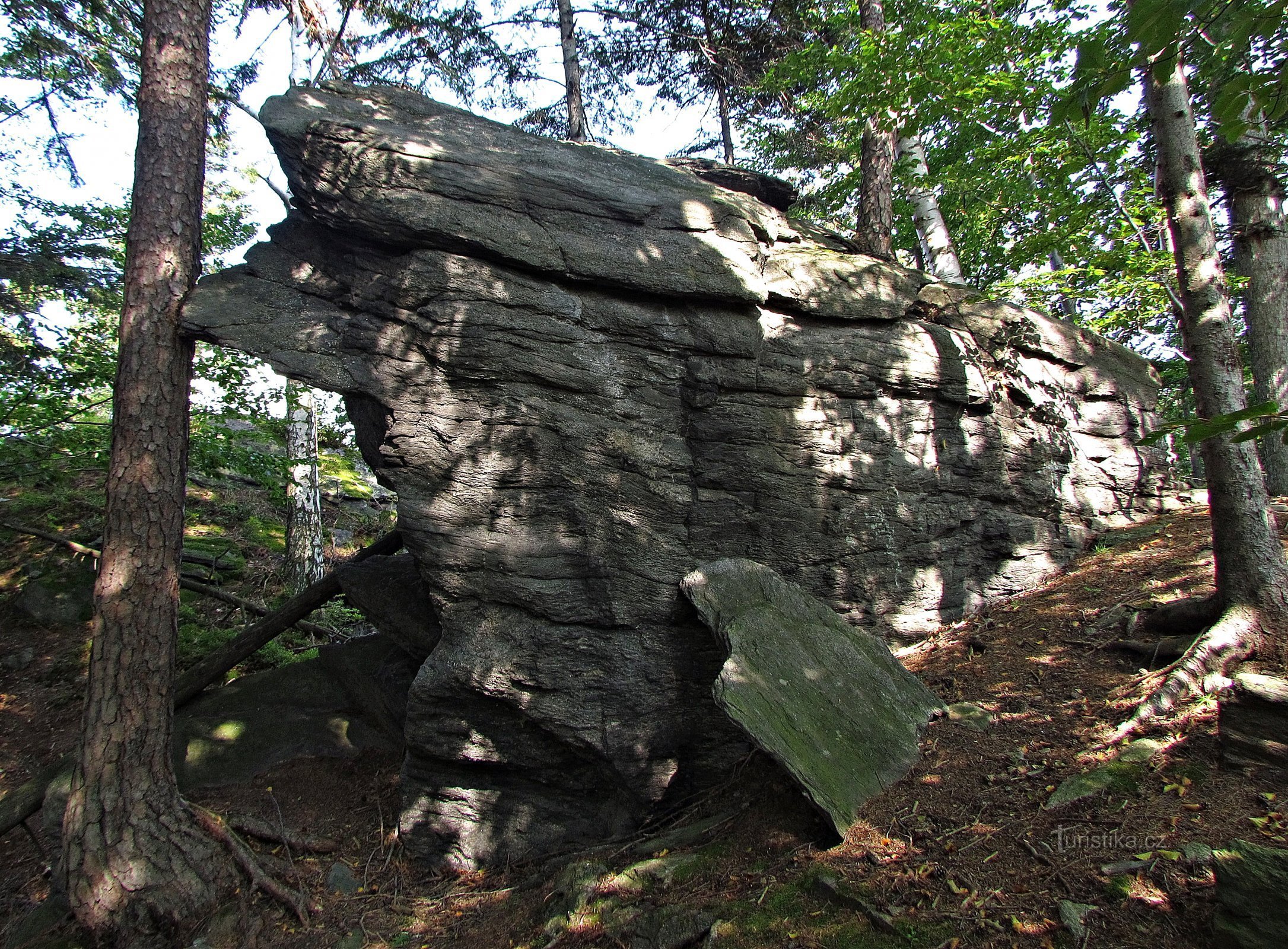 προεξοχές βράχου πάνω από το Bělák