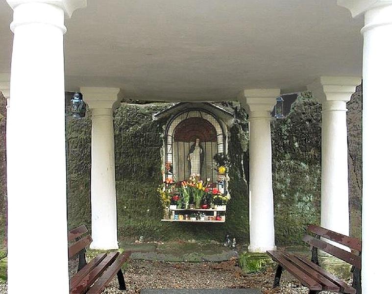 skalní výklenková kaplička sv. Zdislavy