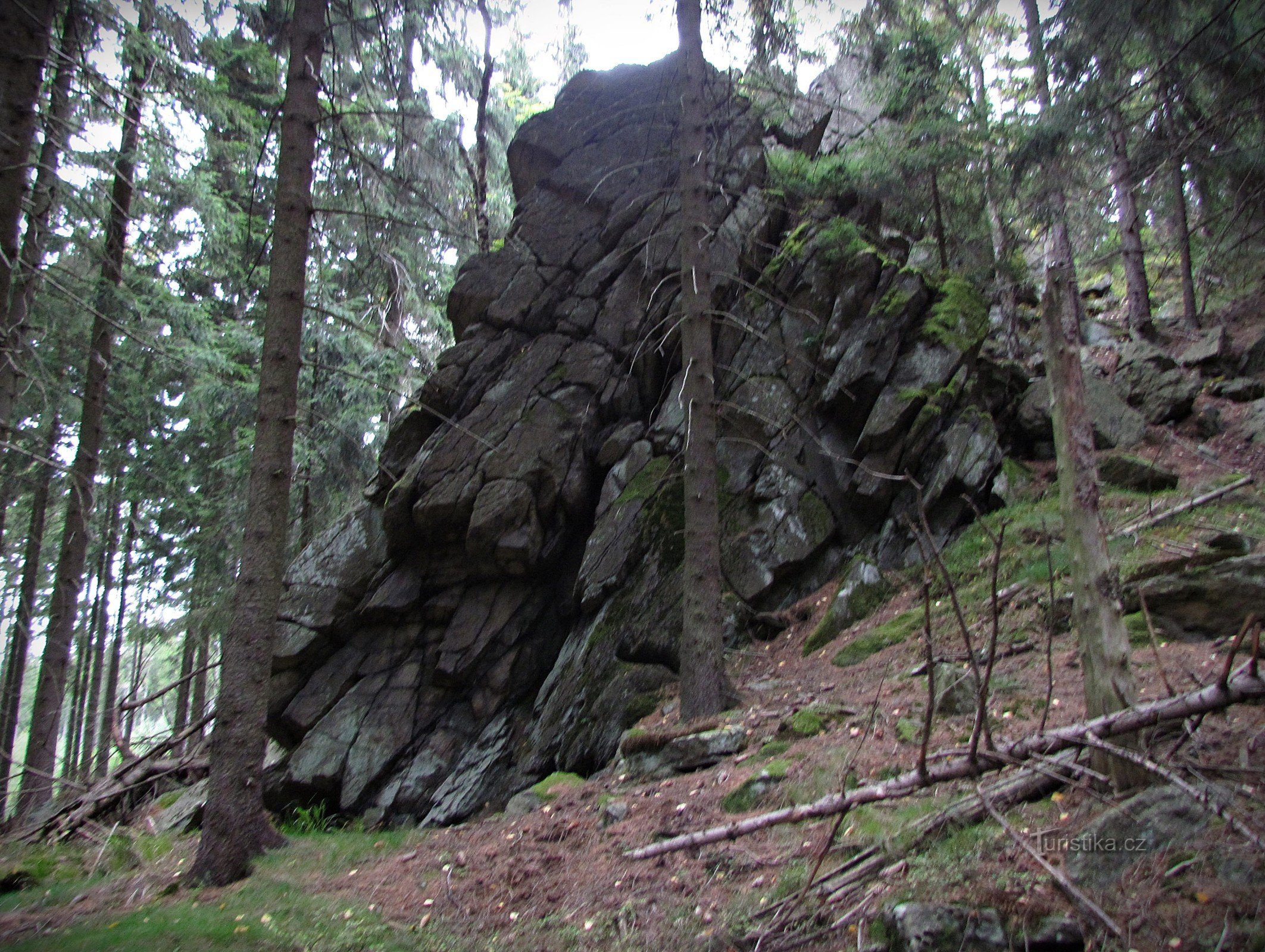 Nova Vsí の上の Suti の岩