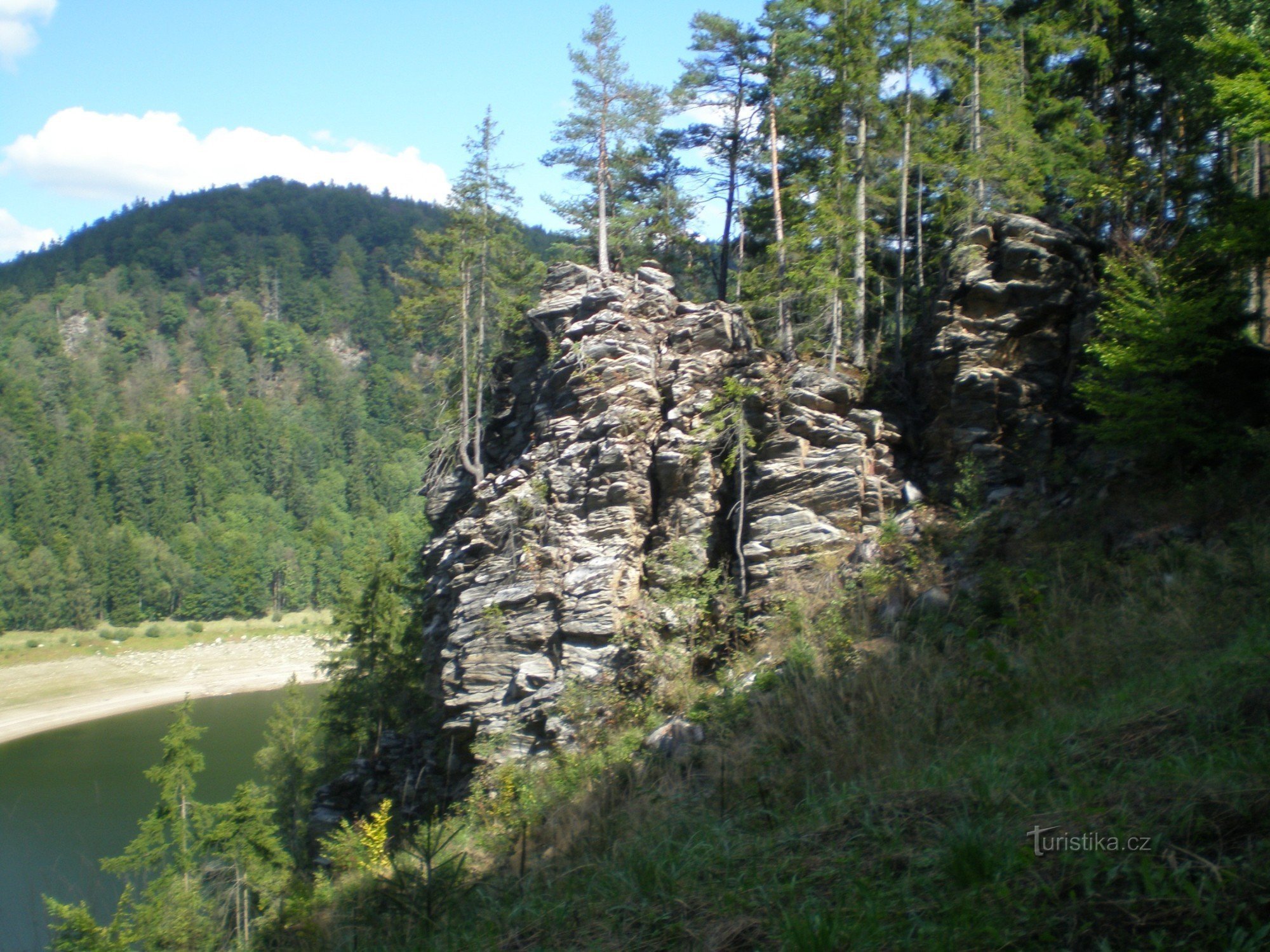 Svratka 上方的岩石