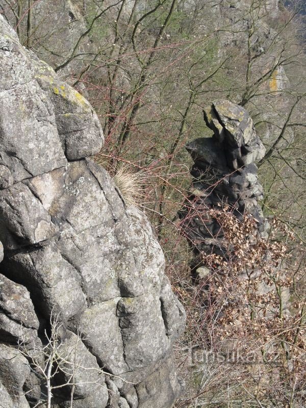 Rochers au-dessus de Tahava