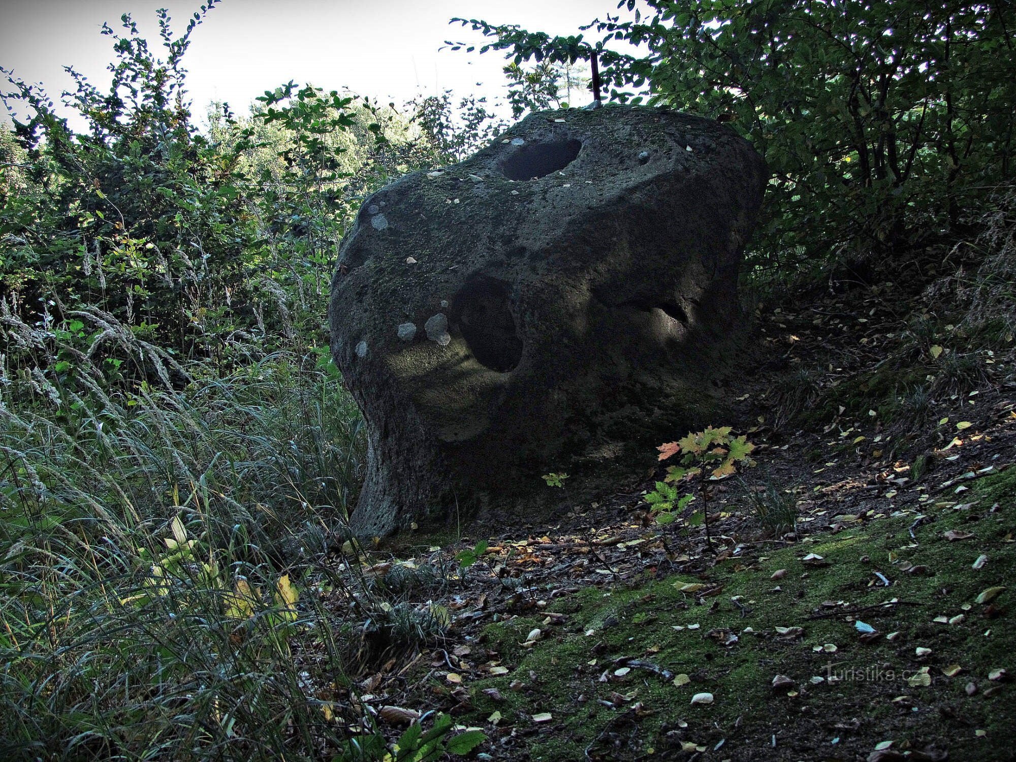 Jílova 下的岩石