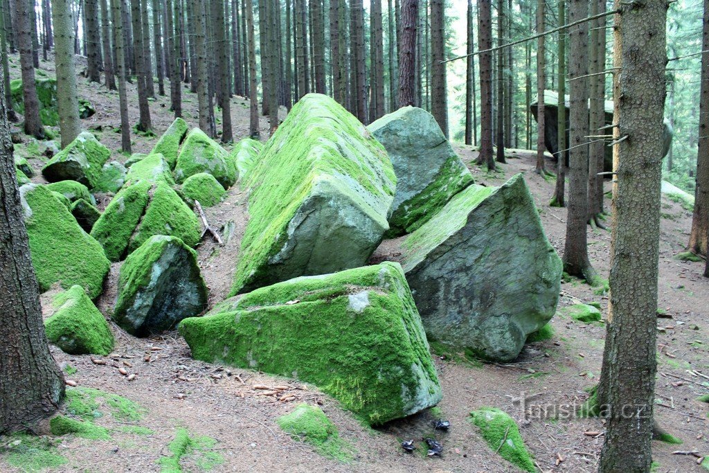 岩石，传说中的牺牲场所
