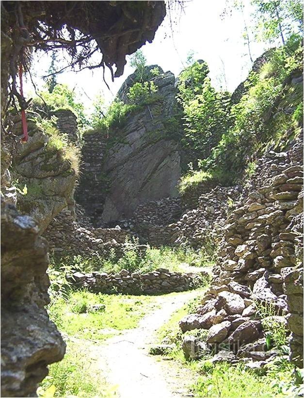 岩石（Štárkov） - 城堡庭院 - 照片：Ulrych Mir。