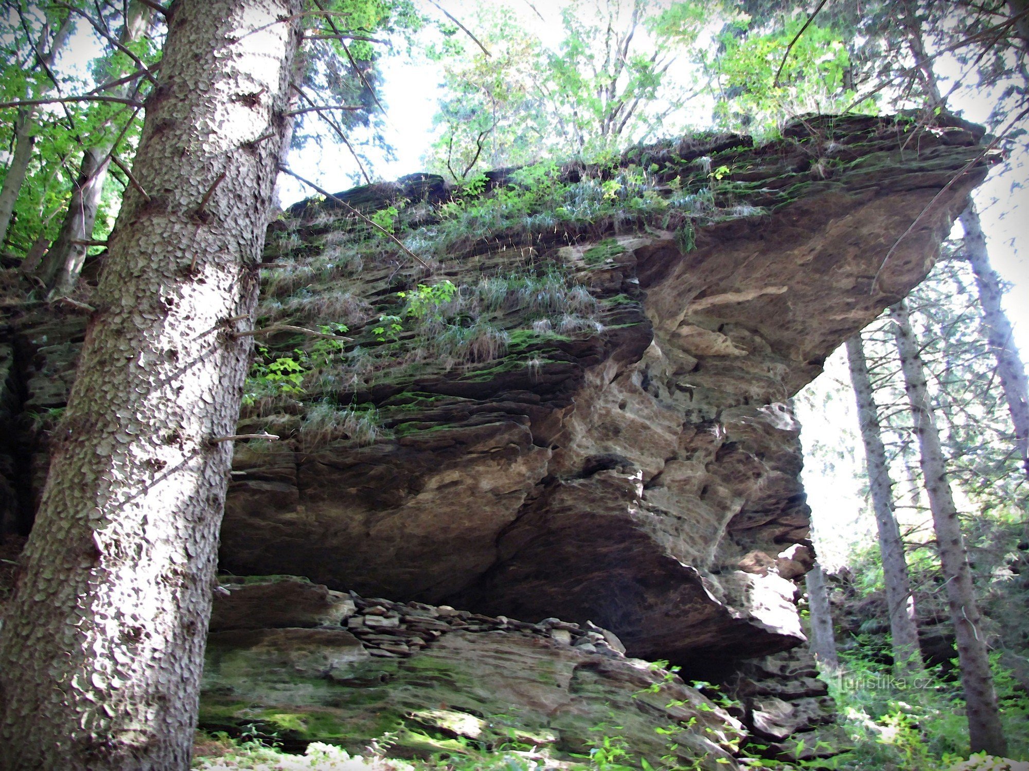 Rocce vicino al castello di Rabenštejna - Monti Jeseníky